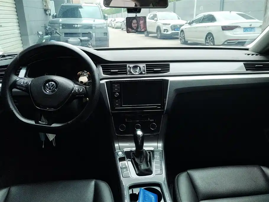Volkswagen Passat 2017 280TSI DSG Prestige фото 12