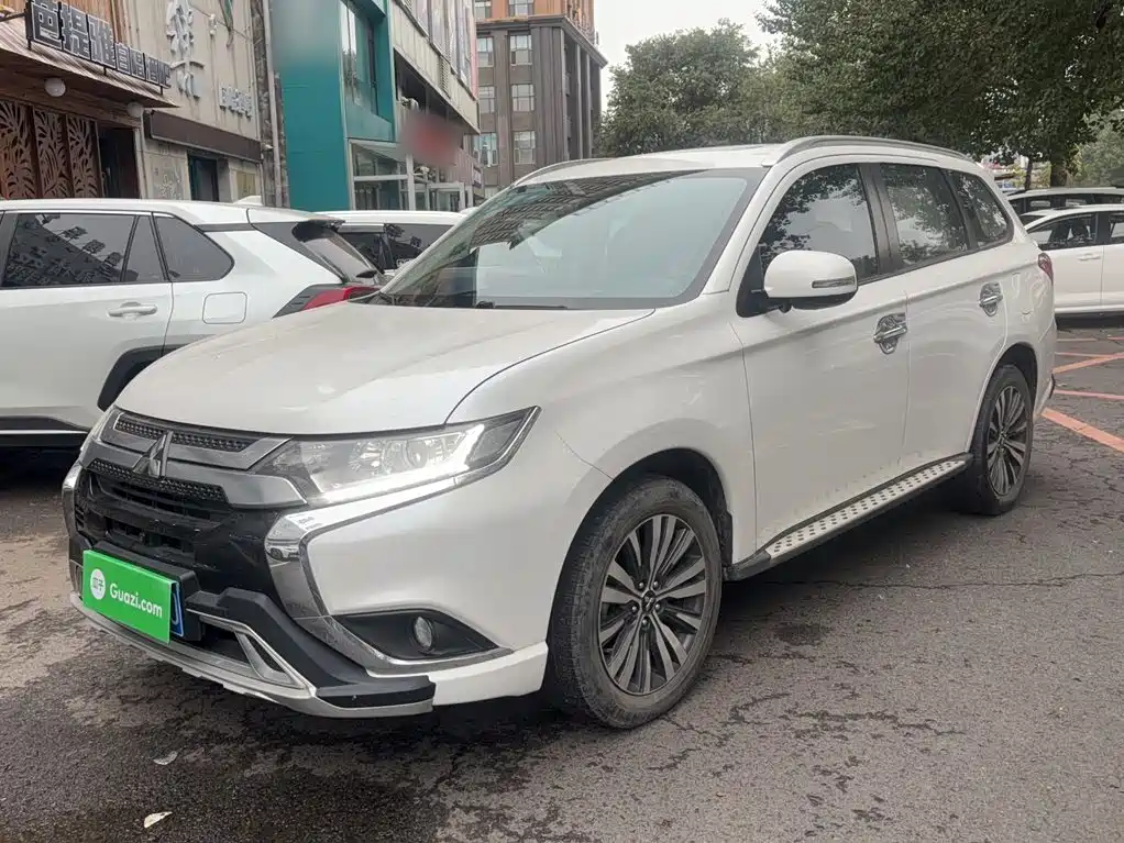 Mitsubishi Outlander 2022 2021 2.0L 2WD Smooth Ride Version 5-Seater