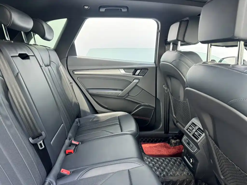 Photo 8 - Audi Q5L
