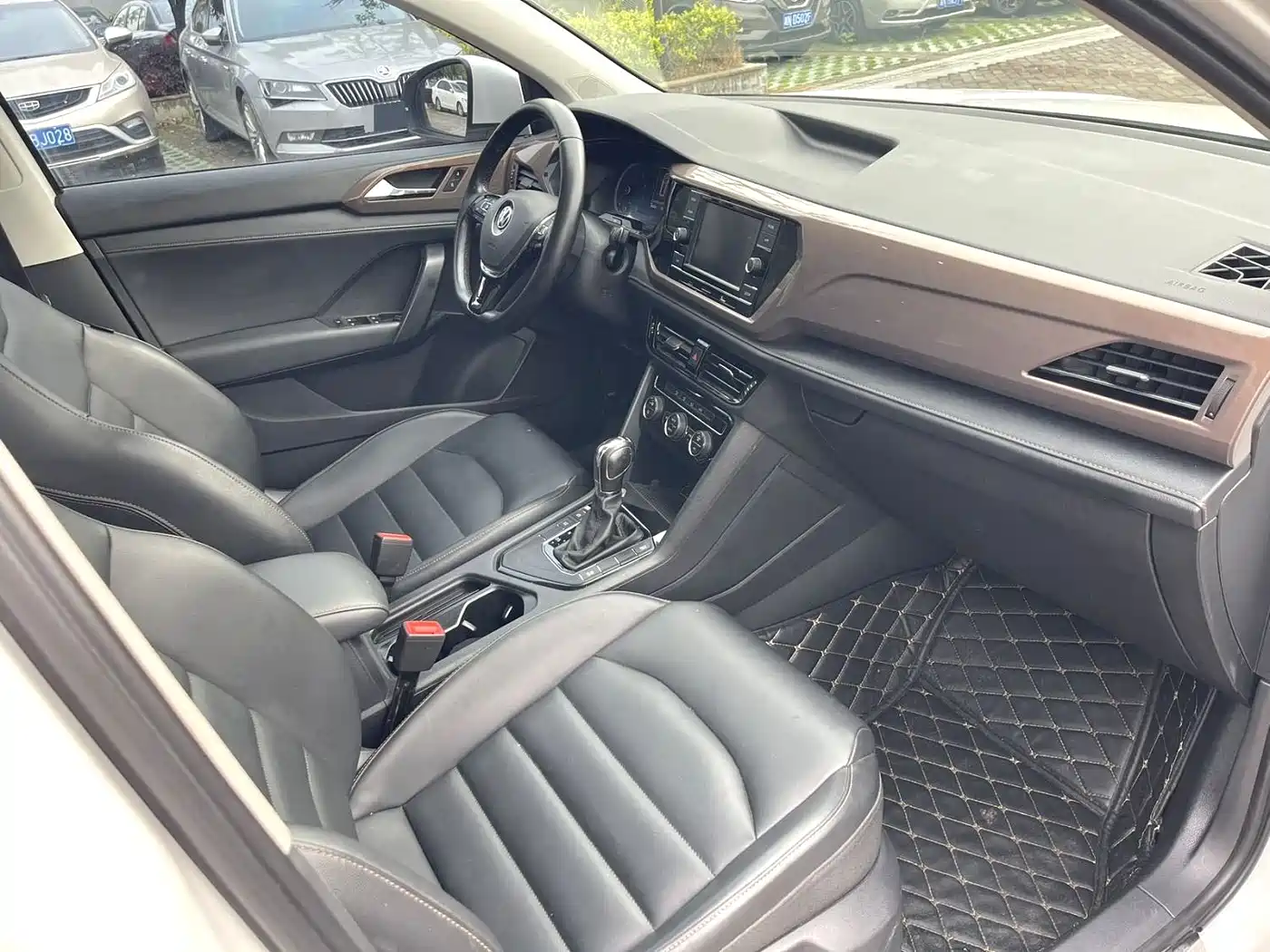 Volkswagen Tharu 2020 280TSI 2WD Luxury Edition China VI фото 4
