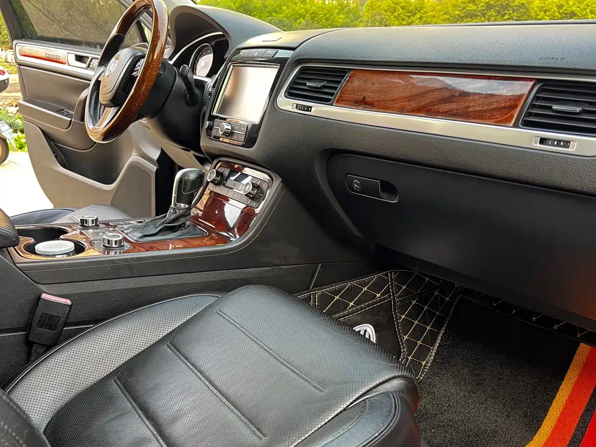 Volkswagen Touareg 2011 3.0TSI Premium фото 18