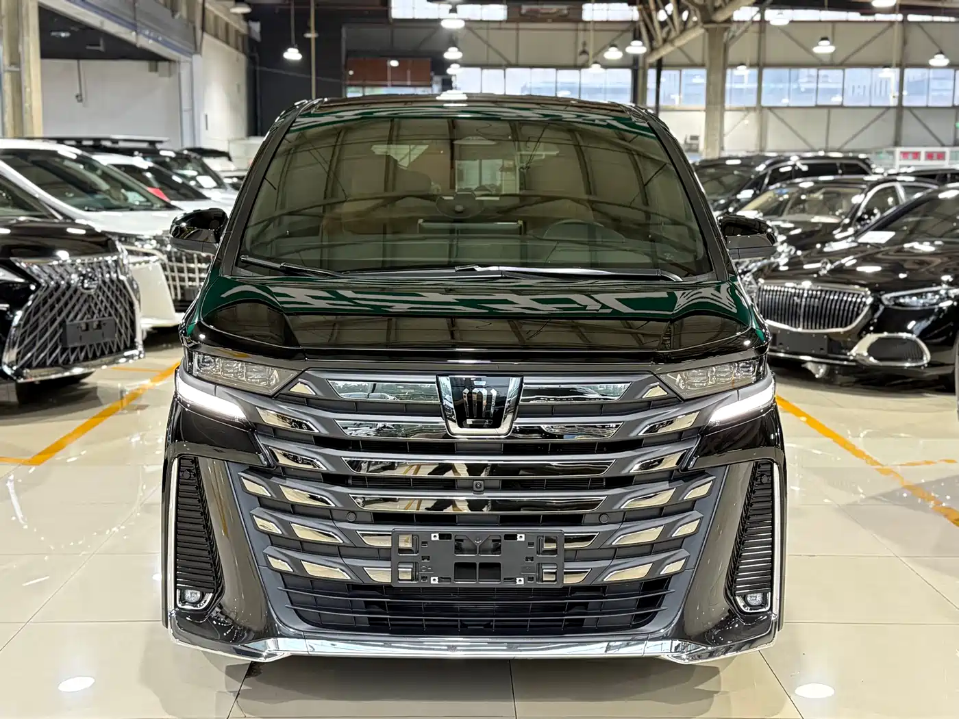 Toyota Vellfire 2024 Crown Hybrid 2.5L Executive Premium Edition фото 2