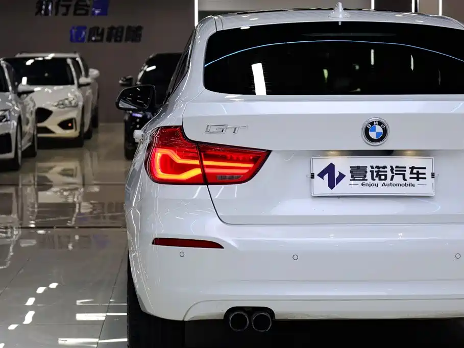 BMW 3 Series GT 2017 320i Fashion фото 8