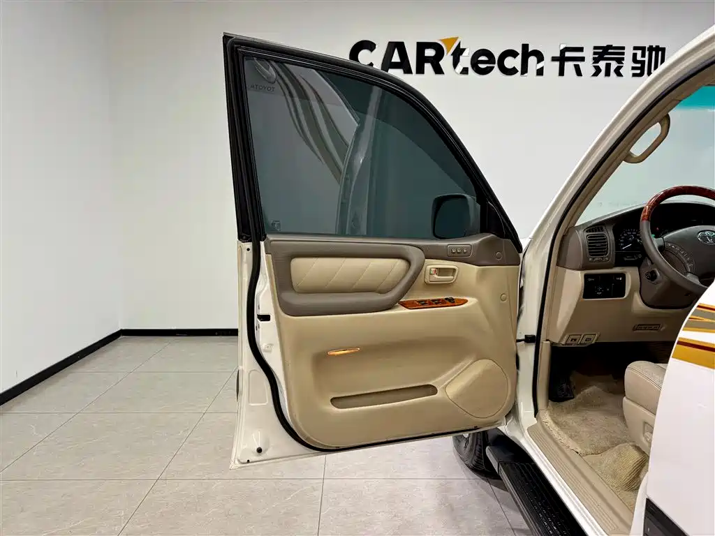 Toyota Land Cruiser 2005 4.7L Automatic VX-R фото 15
