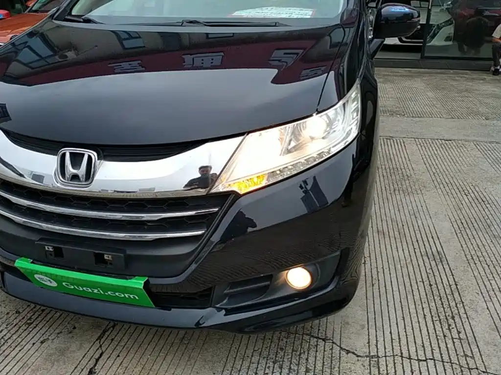 Фото 24 - Honda Odyssey
