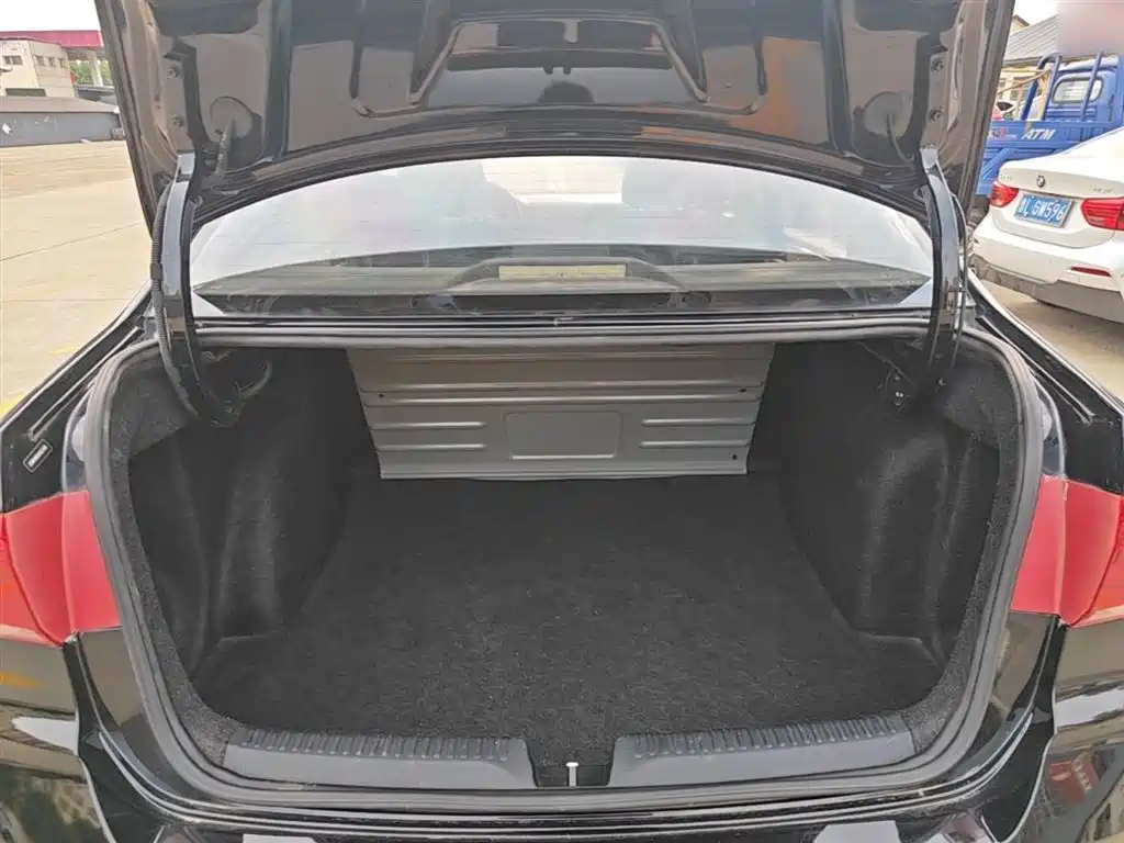 Volkswagen Santana 2016 1.6L Manual Trend Edition фото 19