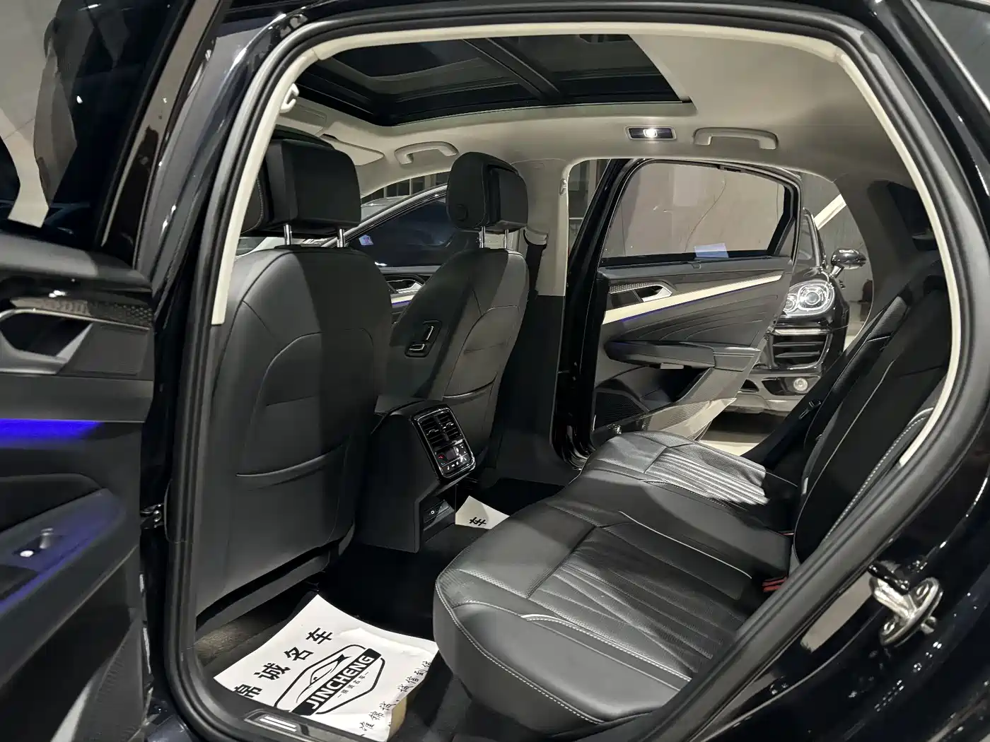 Volkswagen Passat 2022 330TSI Premium Edition фото 9