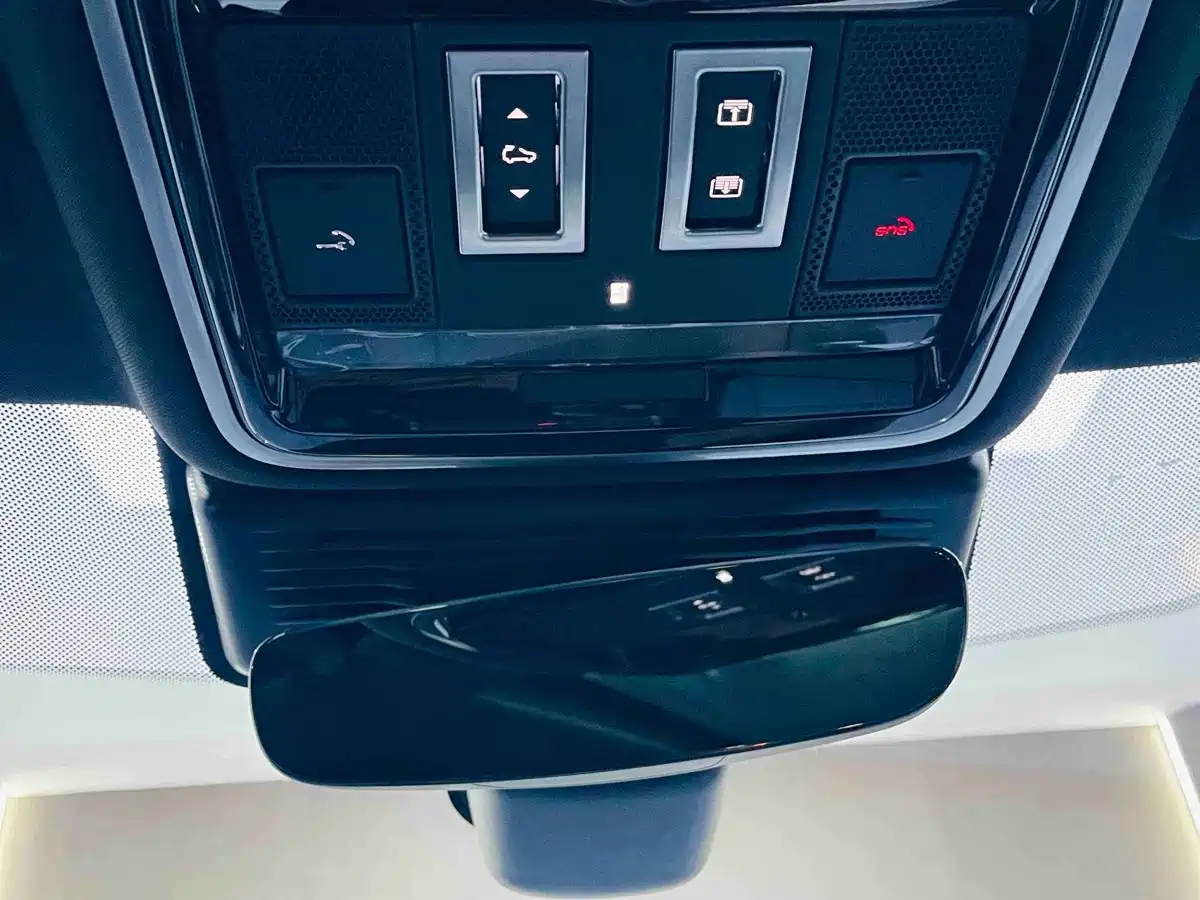 Фото 15 - Land Rover Range Rover Velar