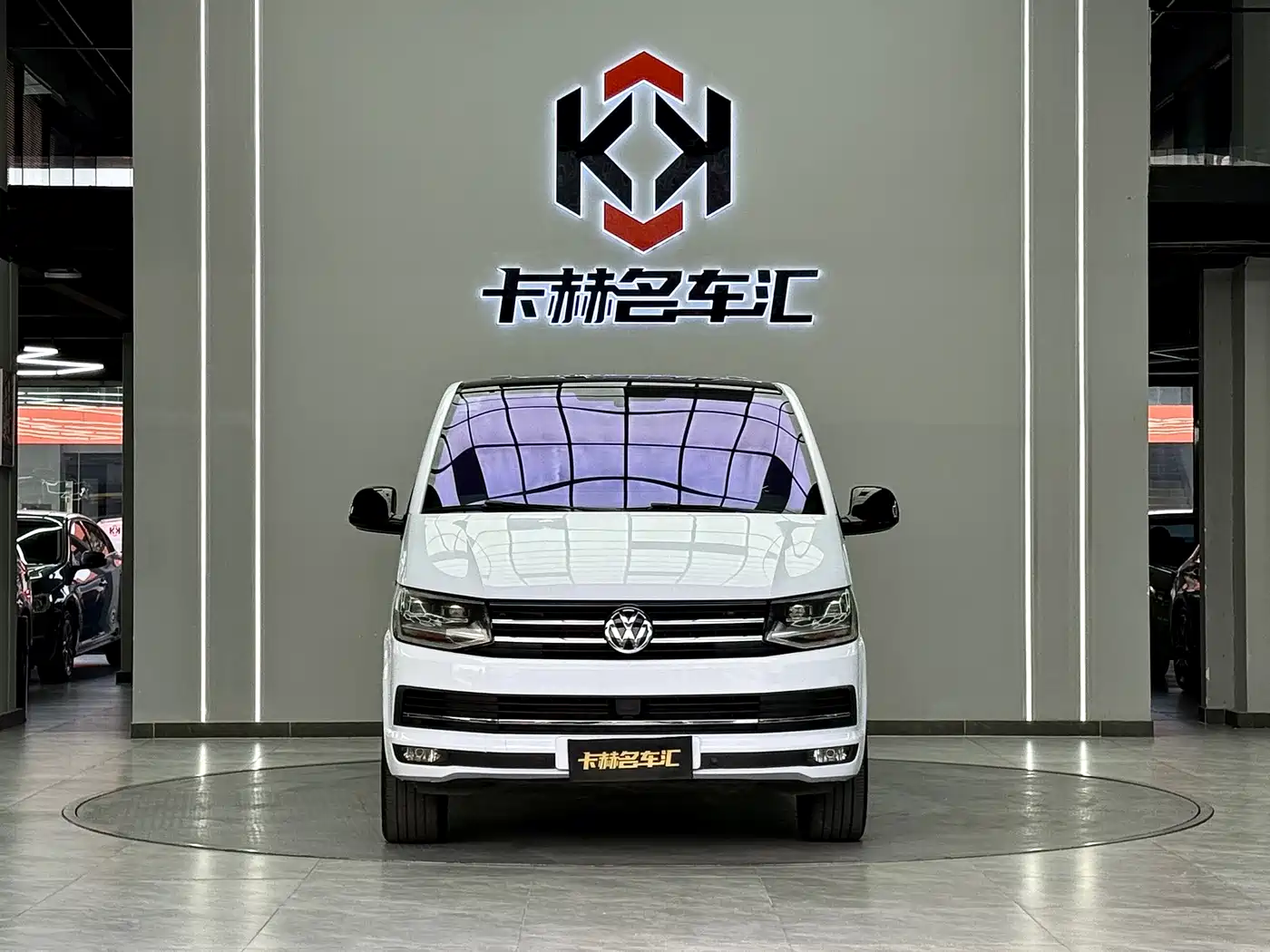 Volkswagen Multivan 2017 2.0TSI AWD Premium Edition 7-Seater фото 2