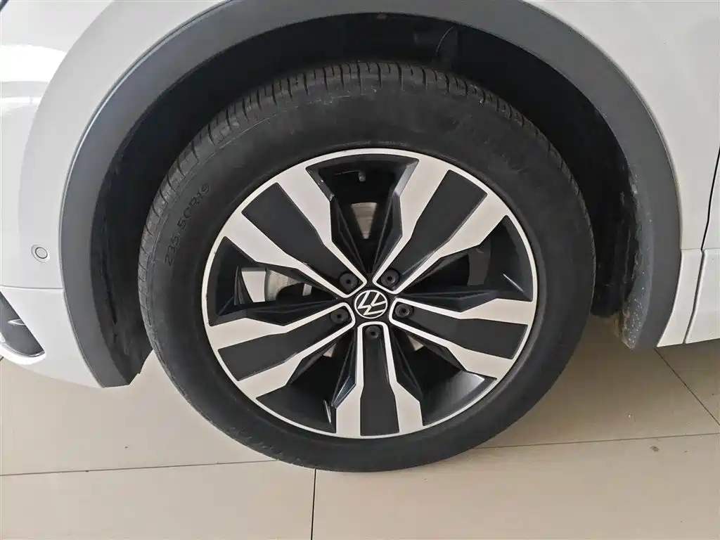 Volkswagen Tiguan L 2023 330TSI Auto 2WD R-Line Premium Edition фото 25