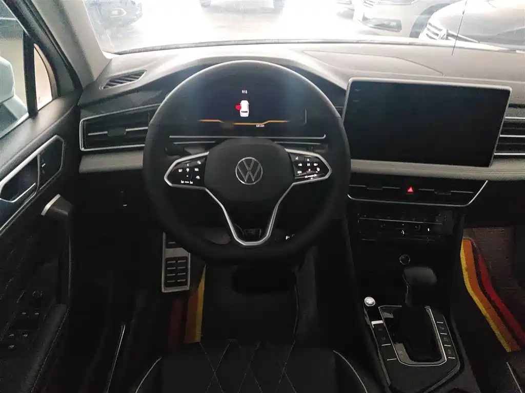 Volkswagen Tiguan L 2023 330TSI Auto 2WD R-Line Premium Edition фото 7