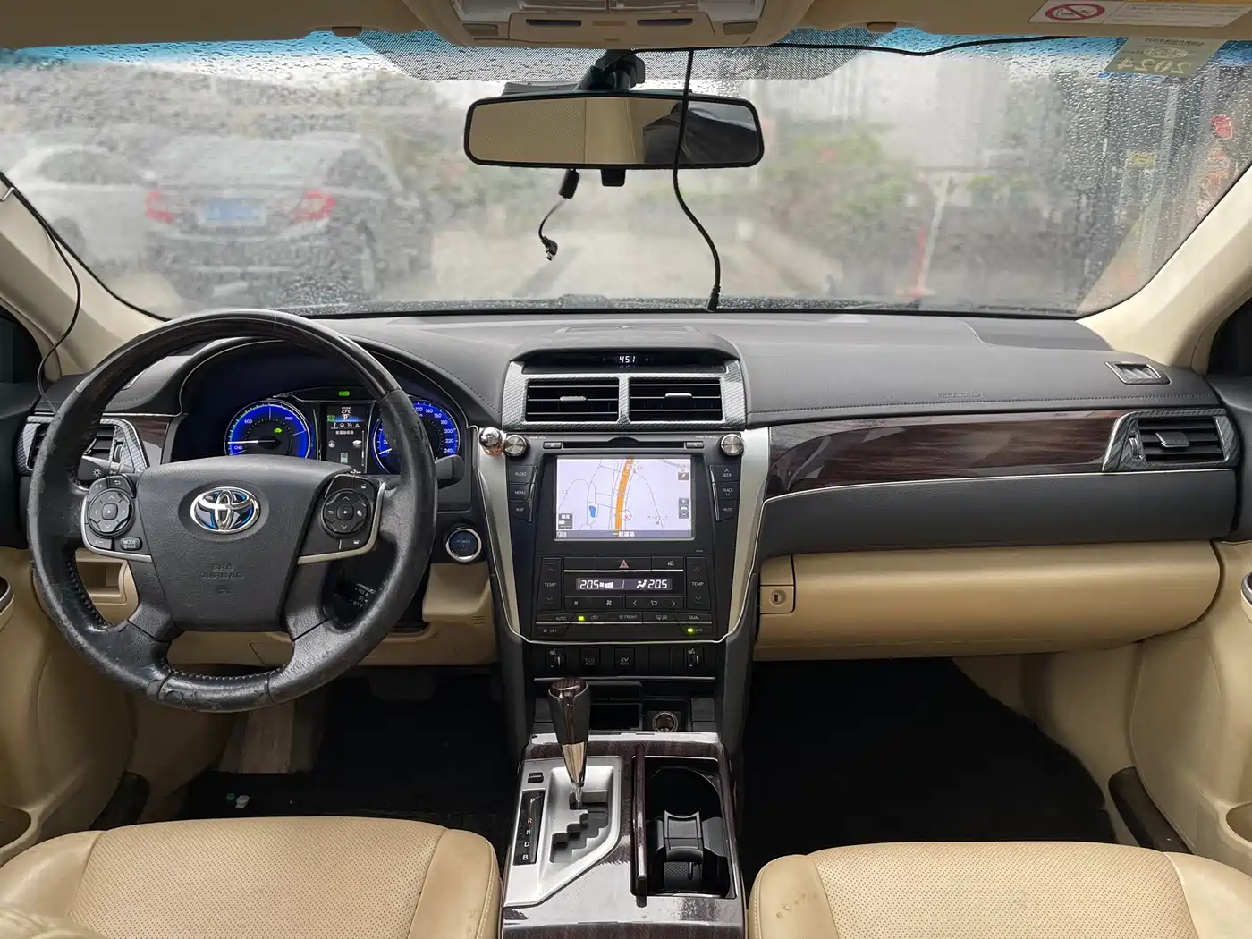 Toyota Camry 2016 Hybrid 2.5HG 10th Anniversary Luxury Navigation Edition фото 11