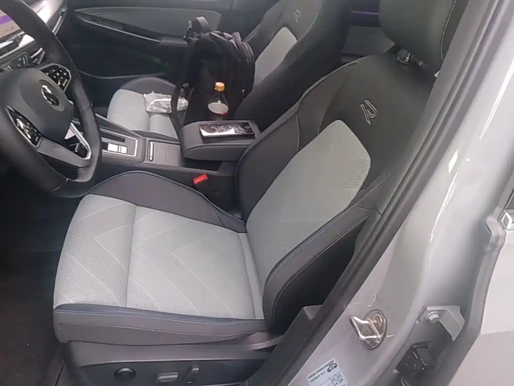 Volkswagen Golf 2026 2025 Facelift 300TSI R-Line