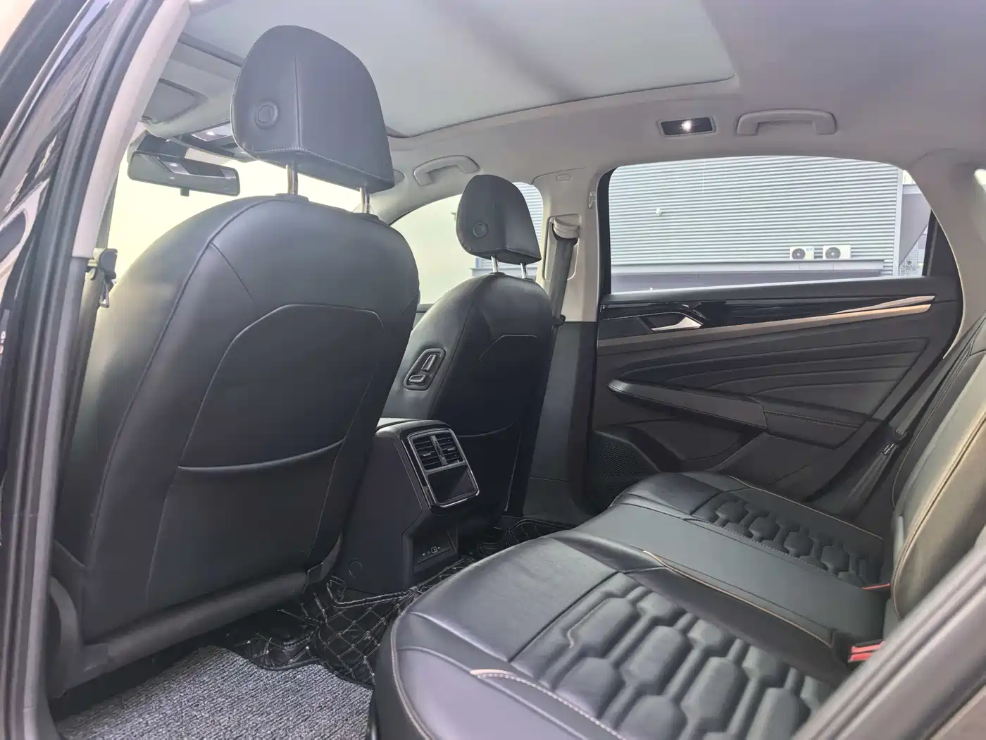 Volkswagen Passat 2021 Model 330TSI Elite Edition фото 8