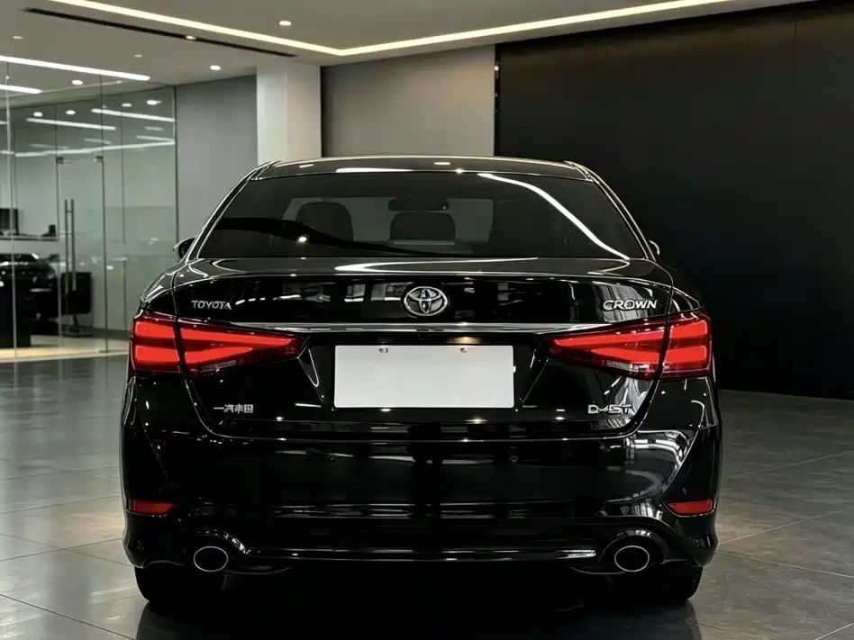 Photo 6 - Toyota Crown