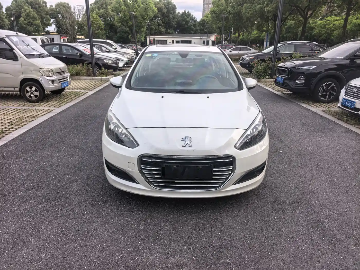 Peugeot 308 2014 Model Joy Edition Classic 1.6L Automatic Trend Style фото 2