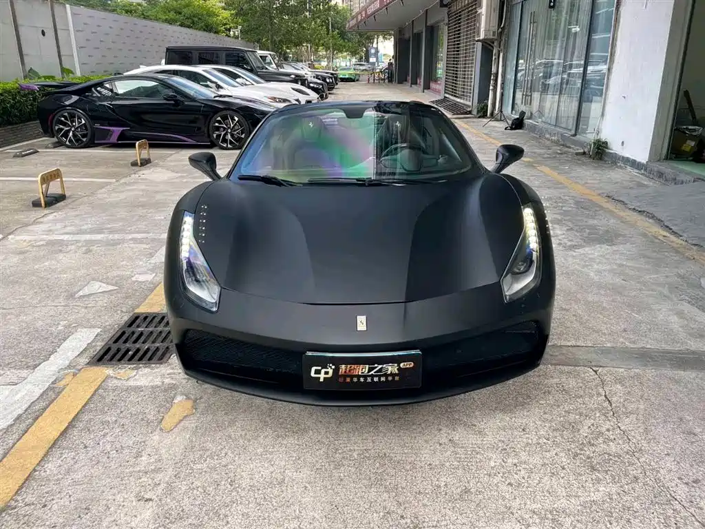 FERRARI 488