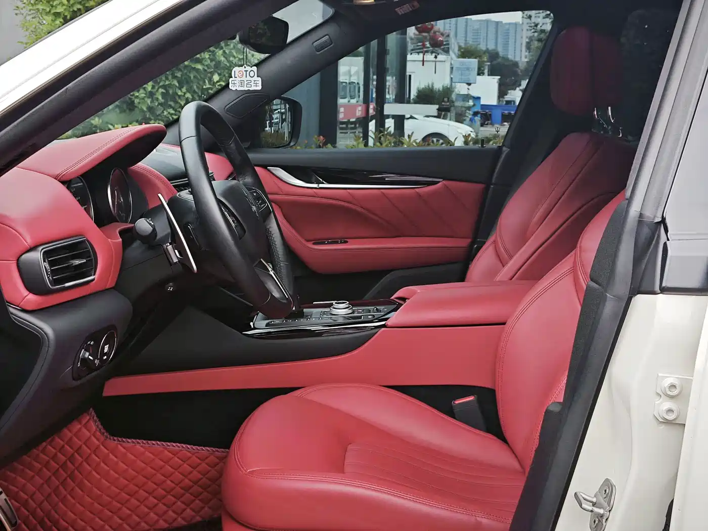 Фото 9 - Maserati Levante