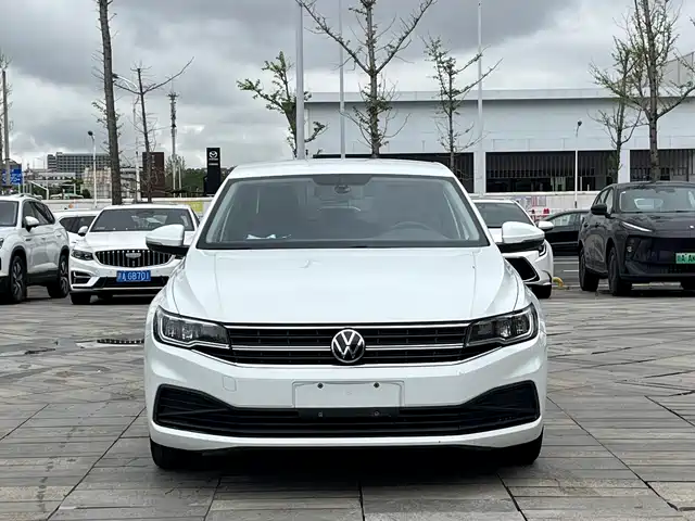 VOLKSWAGEN BORA
