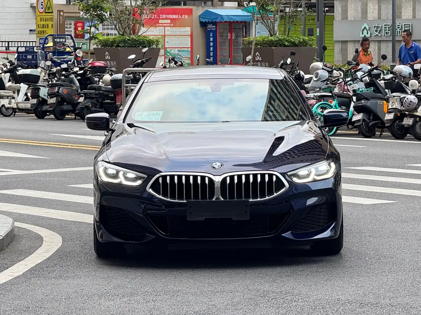 BMW 8 SERIES