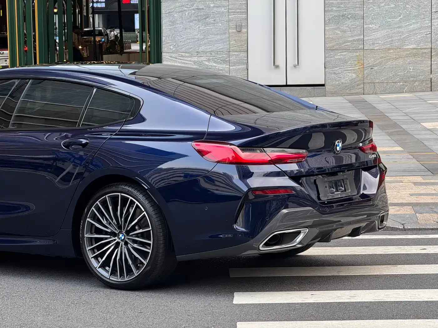 BMW 8 SERIES
