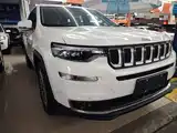 Photo 4 - Jeep Grand Commander