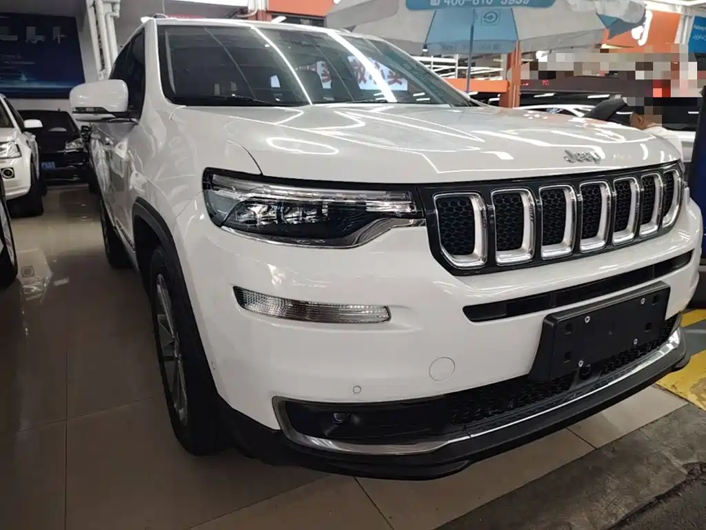 Photo 4 - Jeep Grand Commander