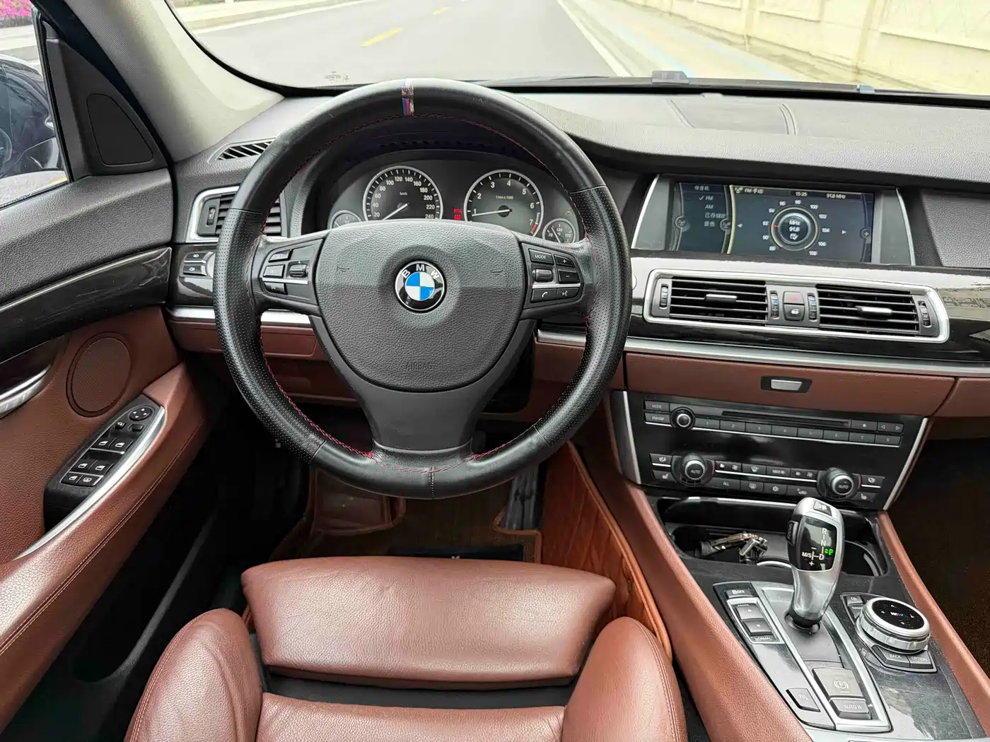 BMW 5 Series GT 2011 535i Elegance фото 9