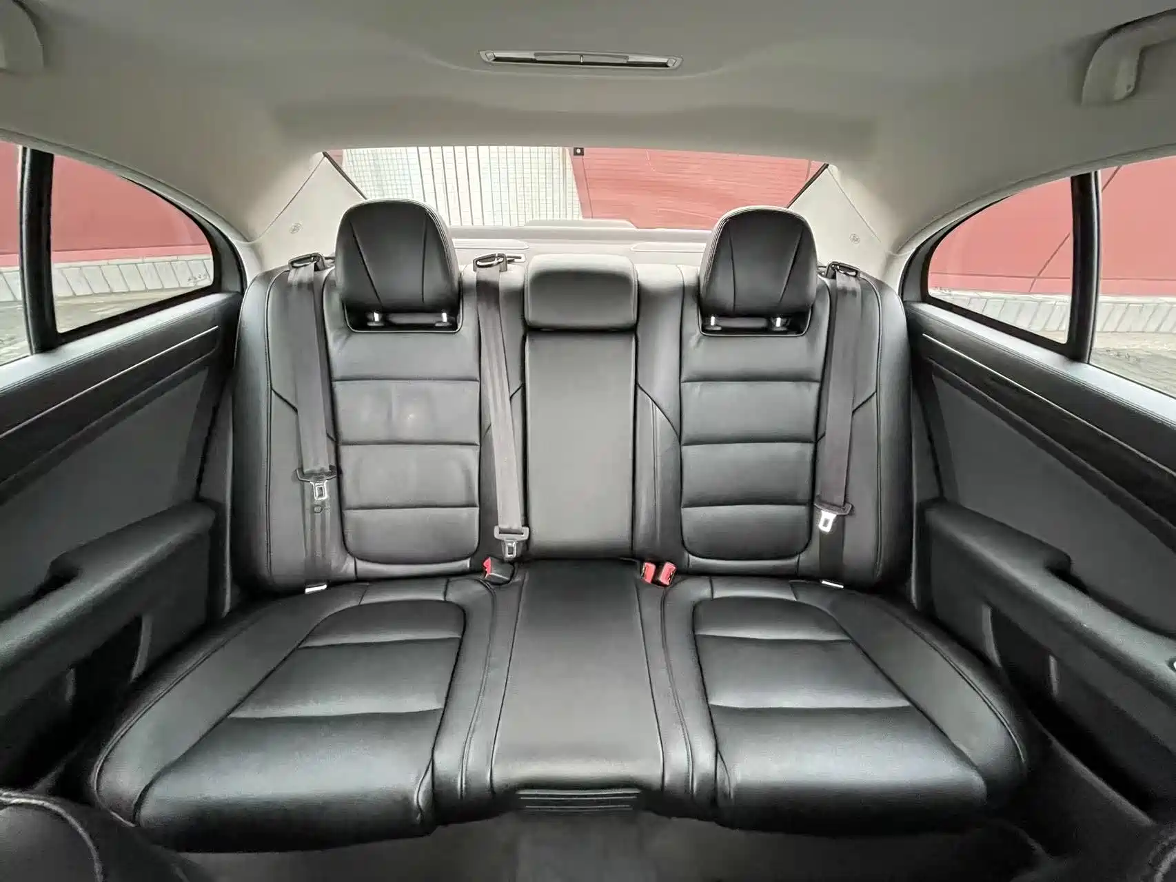 صورة 17 - Hongqi H7