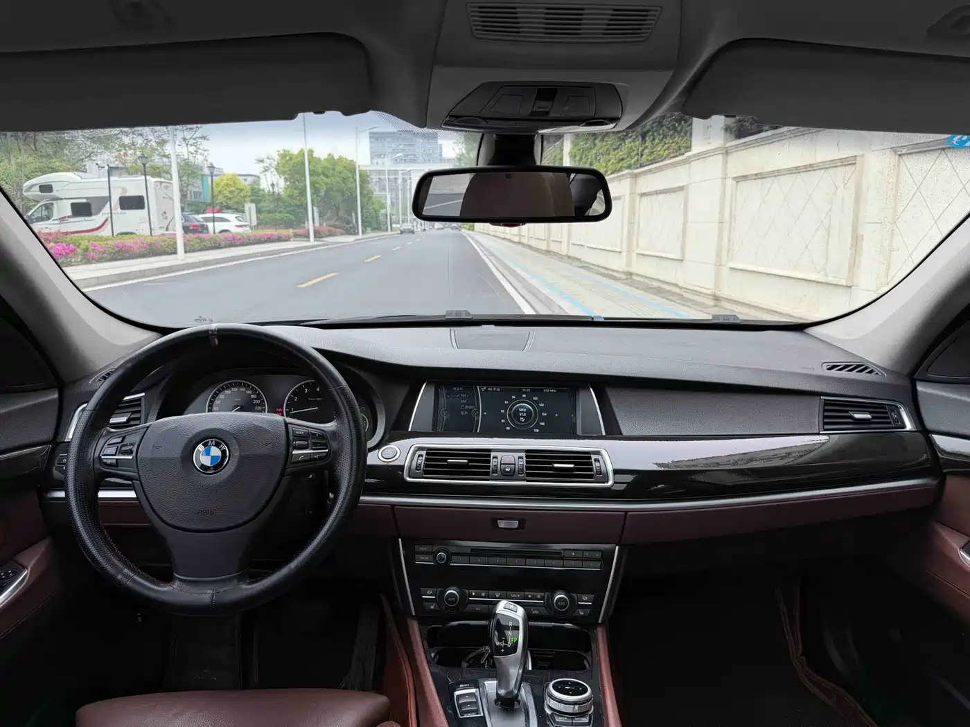 BMW 5 Series GT 2011 535i Elegance фото 8