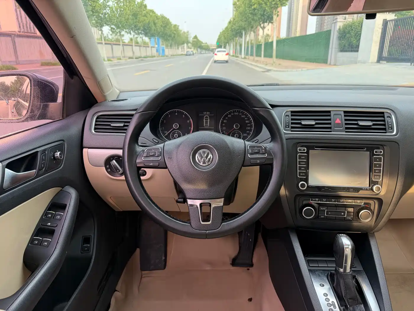 Volkswagen Sagitar 2012 1.4TSI Automatic Luxury фото 9