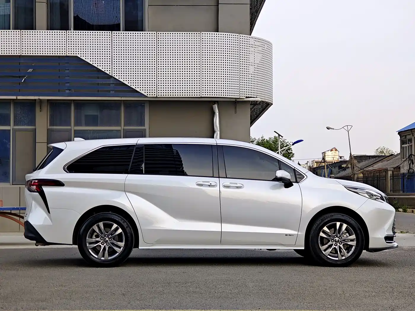 Toyota Sienna 2024 2.5L Hybrid Comfort Edition фото 8