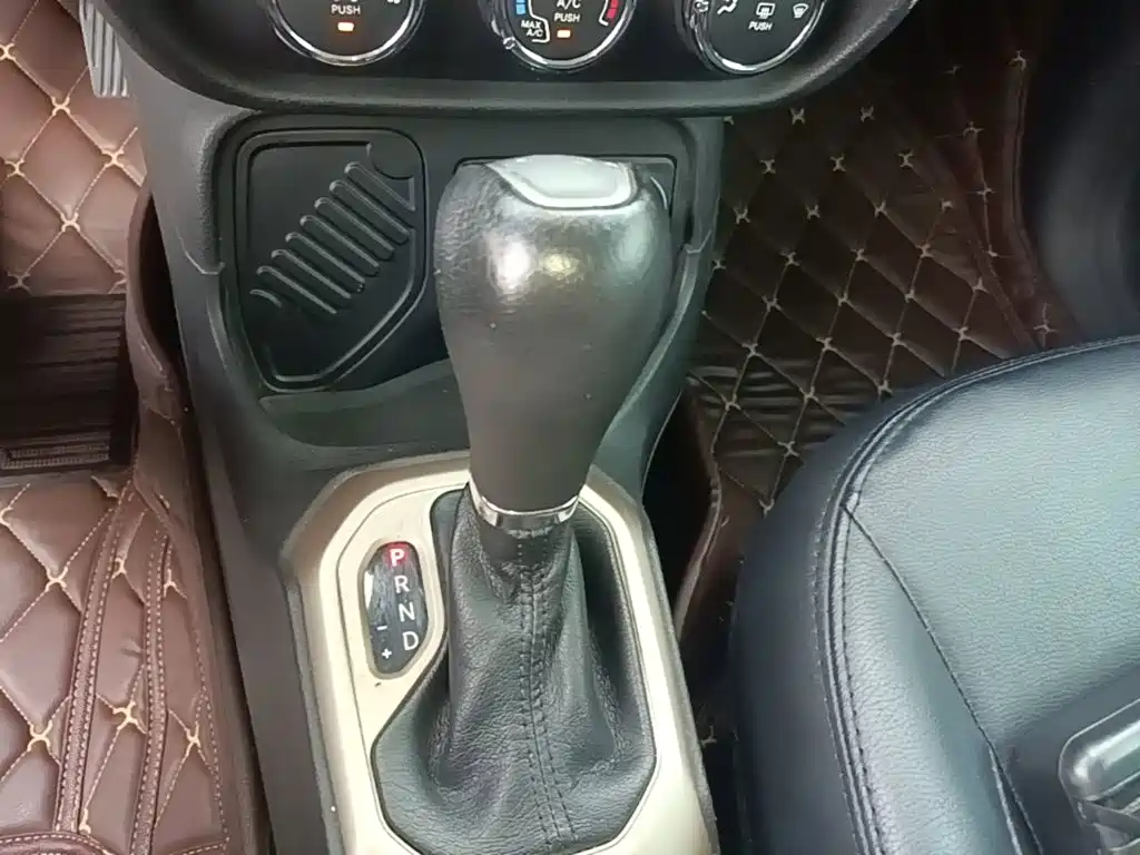 Photo 14 - Jeep Renegade