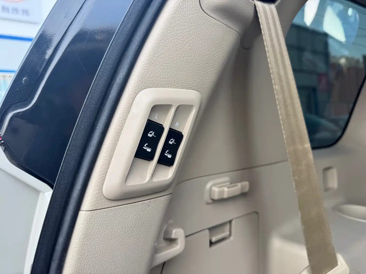 Toyota Prado 2010 4.0L Automatic TX-L фото 15