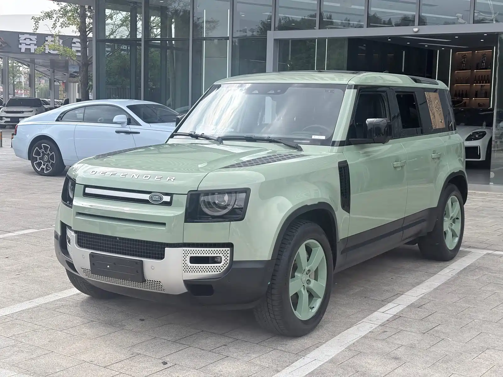 Фото 1 - Land Rover Defender