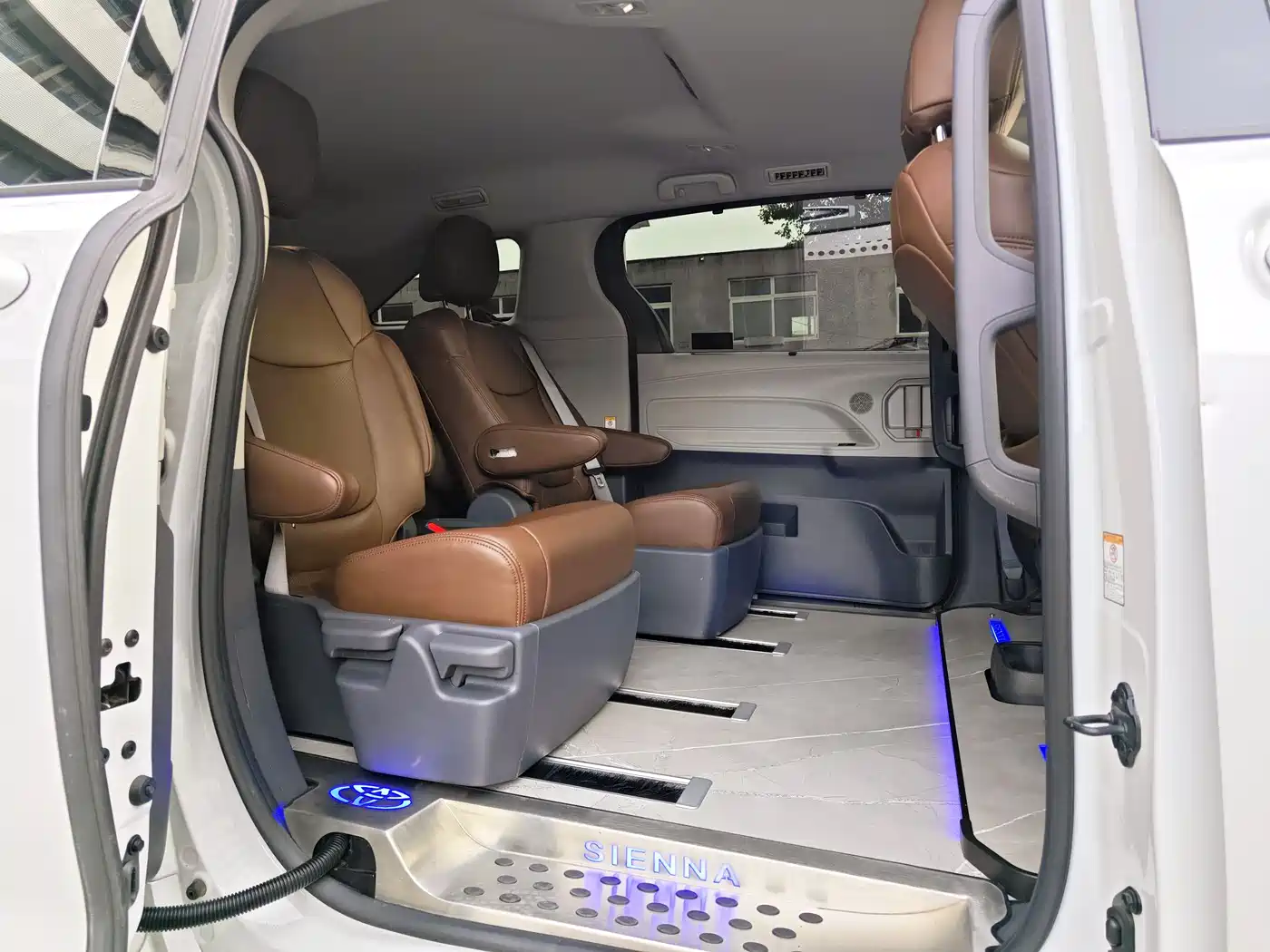 Toyota Sienna 2024 2.5L Hybrid Comfort Edition фото 11