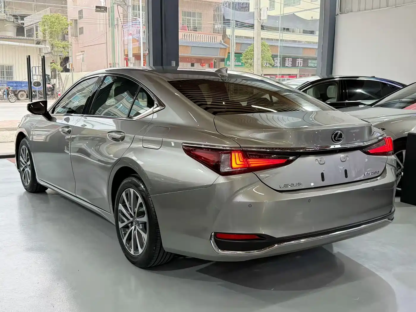 Lexus ES 2022 200 Excellence Edition фото 8