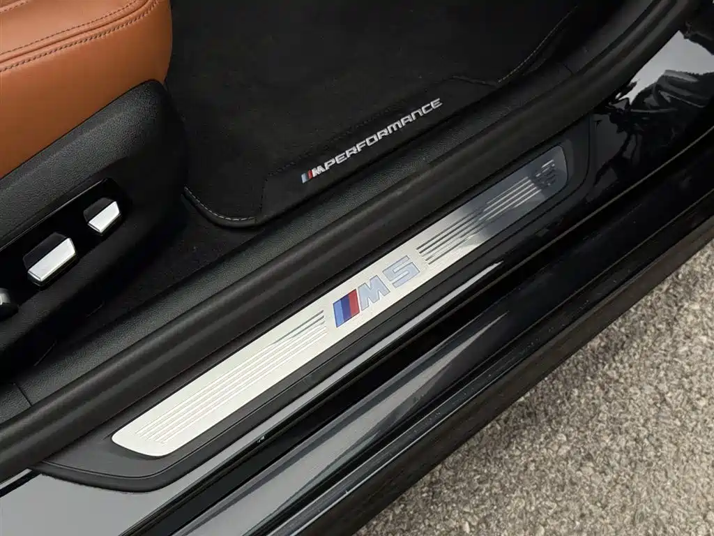 BMW M5 2021 M5 фото 32