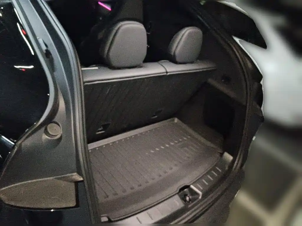 Tesla Model Y L 2026 2025 Facelift Long Range AWD