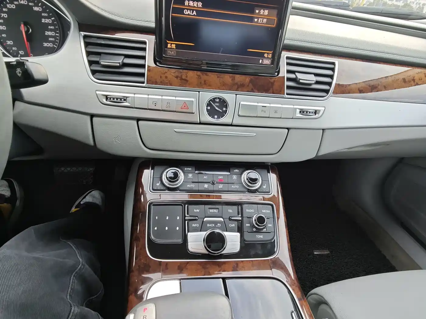 Audi A8 2011 A8L 3.0 TFSI quattro Premium (245kW) фото 11