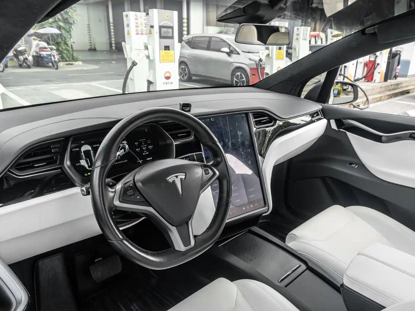 TESLA MODEL X