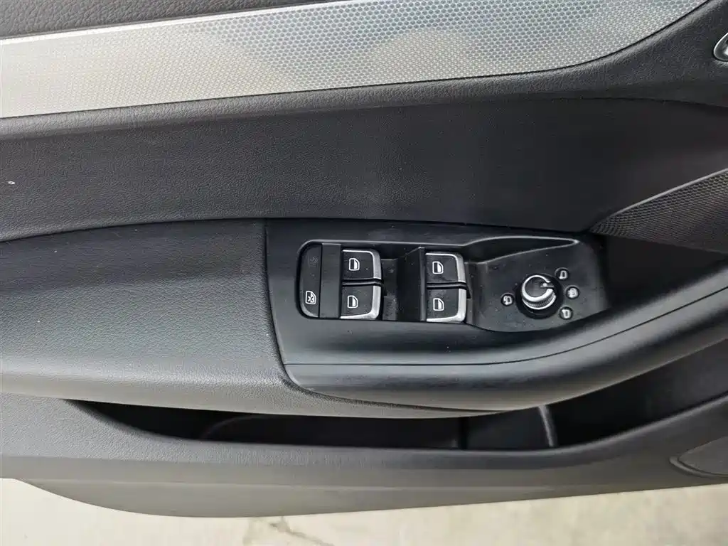 Audi Q3 2015 35 TFSI quattro Technology фото 9