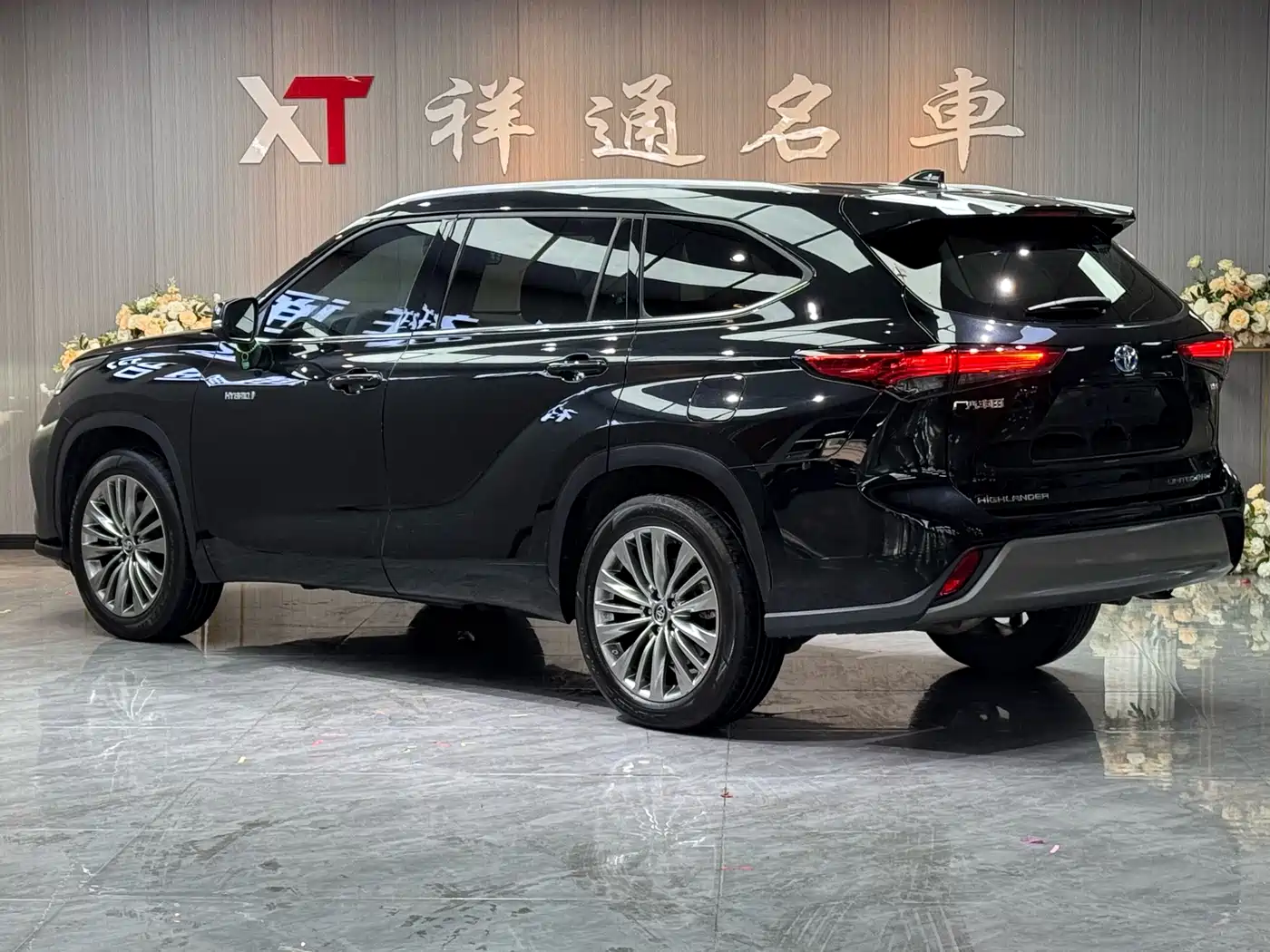 Toyota Highlander 2022 Dual Engine 2.5L 4WD Supreme Edition 7-Seater фото 8