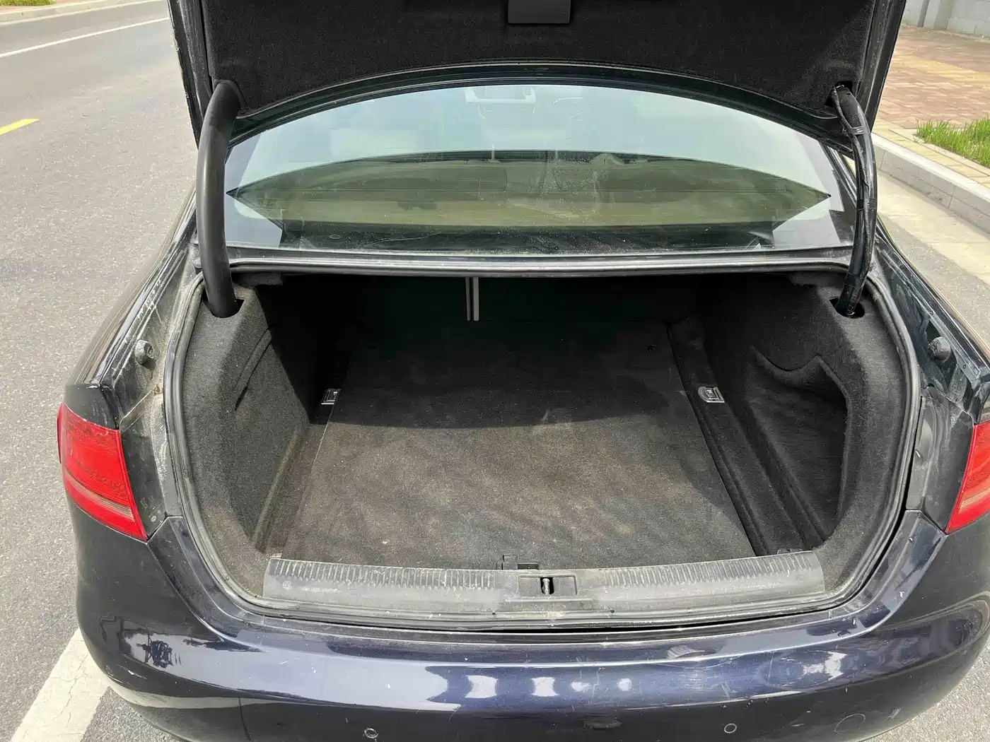 Audi A4L 2010 2.0 TFSI Standard фото 11