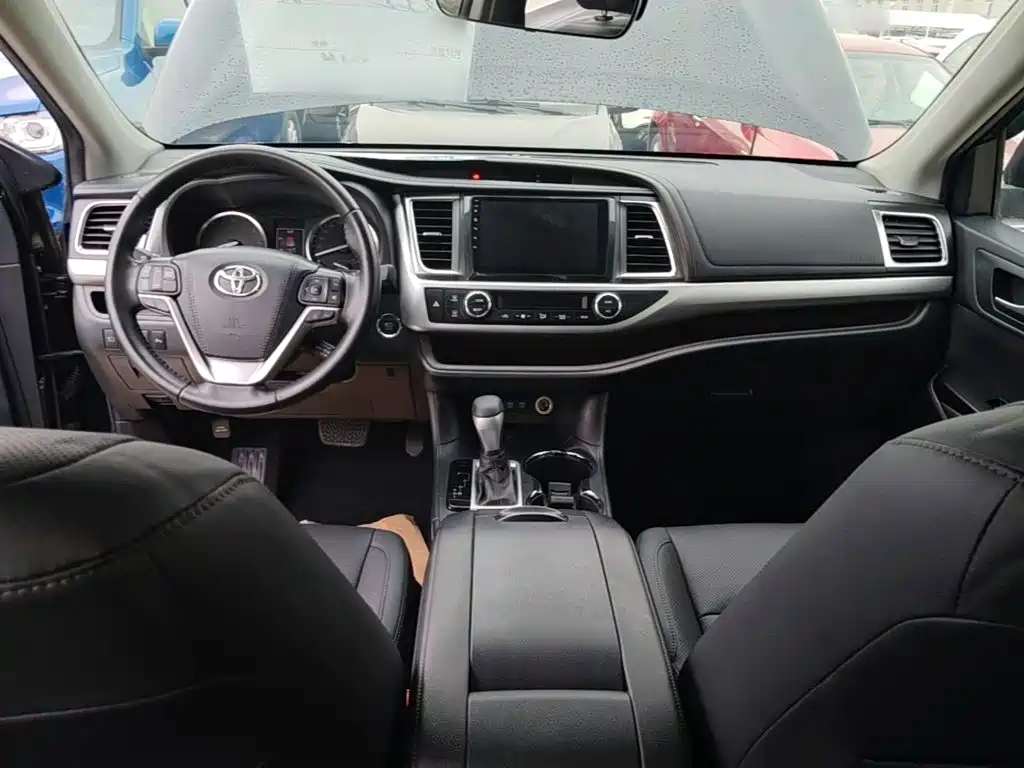 Фото 10 - Toyota Highlander