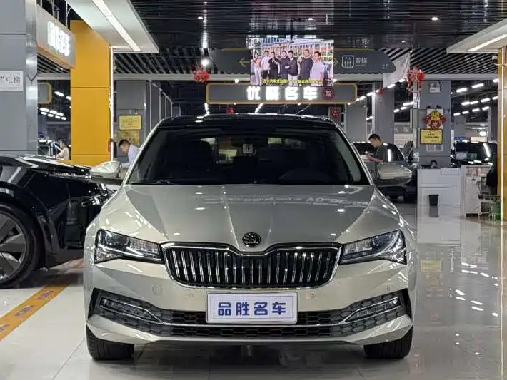 Photo 2 - Škoda Superb