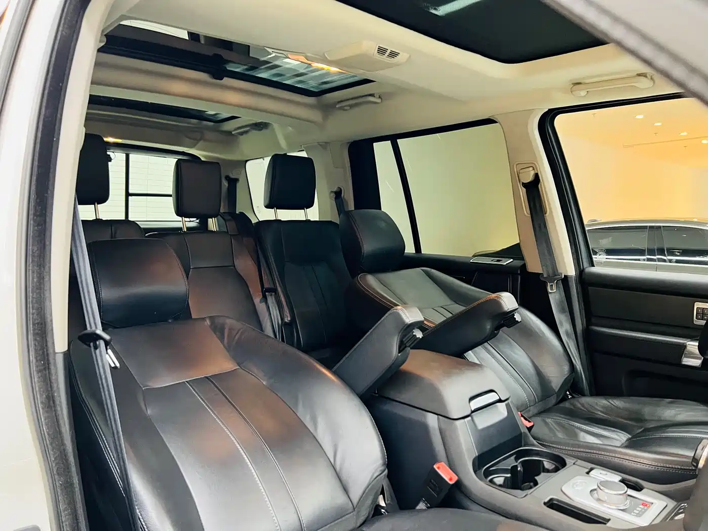 Land Rover Discovery 2016 3.0 SC Black Edition SE фото 15