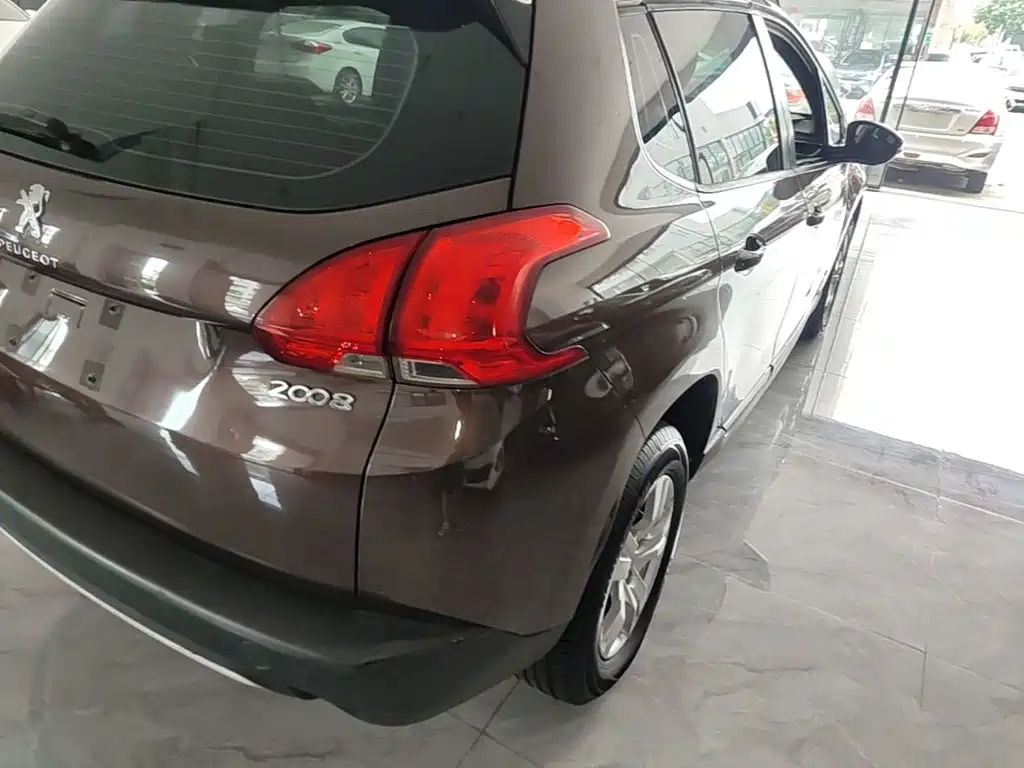 Фото 8 - Peugeot 2008