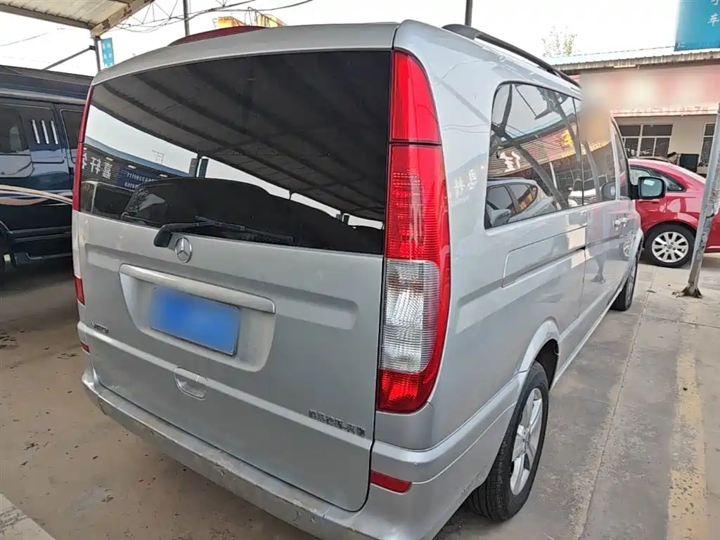 Mercedes-Benz Vito 2011 2.5L 7-Seat Executive Edition фото 5