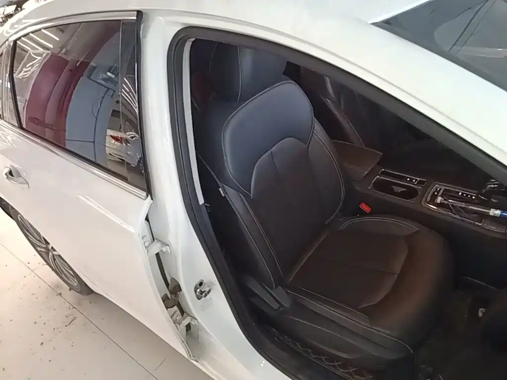 Roewe i6 2020 2020 PLUS 1.6L CVT 4G Connected Glory Flagship Edition